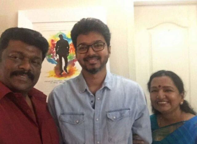 R Parthiban meets Thalapathy Vijay and Shoba Chandrasekar. R Parthiban,Thalapathy Vijay,Vijay,Ilayathalapathy Vijay,actor Vijay