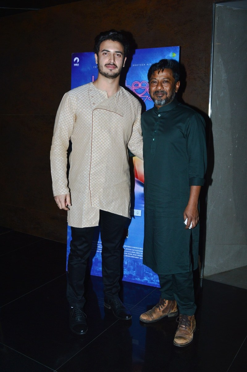 Zain Khan Durrani and Onir pose together at Kuchh Bheege Alfaaz special screening. Swara Bhaskar,Sanjay Suri,Samir Soni,Padmavati Fame Anupriya Goenka,producers Ramesh Taurani,Vikas Gupta,Kuchh Bheege Alfaaz,Kuchh Bheege Alfaaz special screening,Kuchh Bheege Alfaaz special screening pics,Kuchh Bheege Alfaaz special screening images,Kuch