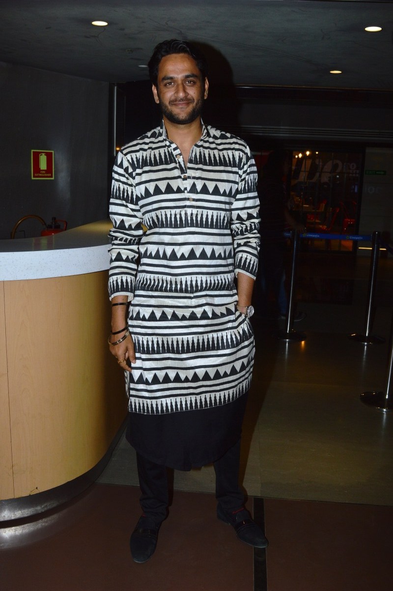 Vikas Gupta gets clicked on his arrival at Kuchh Bheege Alfaaz special screening. Swara Bhaskar,Sanjay Suri,Samir Soni,Padmavati Fame Anupriya Goenka,producers Ramesh Taurani,Vikas Gupta,Kuchh Bheege Alfaaz,Kuchh Bheege Alfaaz special screening,Kuchh Bheege Alfaaz special screening pics,Kuchh Bheege Alfaaz special screening images,Kuch