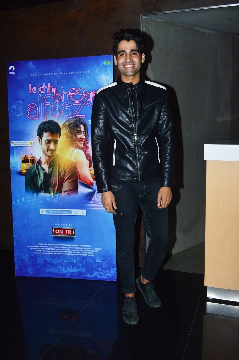 Shray Rai Tiwari gets clicked on his arrival at Kuchh Bheege Alfaaz special screening. Swara Bhaskar,Sanjay Suri,Samir Soni,Padmavati Fame Anupriya Goenka,producers Ramesh Taurani,Vikas Gupta,Kuchh Bheege Alfaaz,Kuchh Bheege Alfaaz special screening,Kuchh Bheege Alfaaz special screening pics,Kuchh Bheege Alfaaz special screening images,Kuch