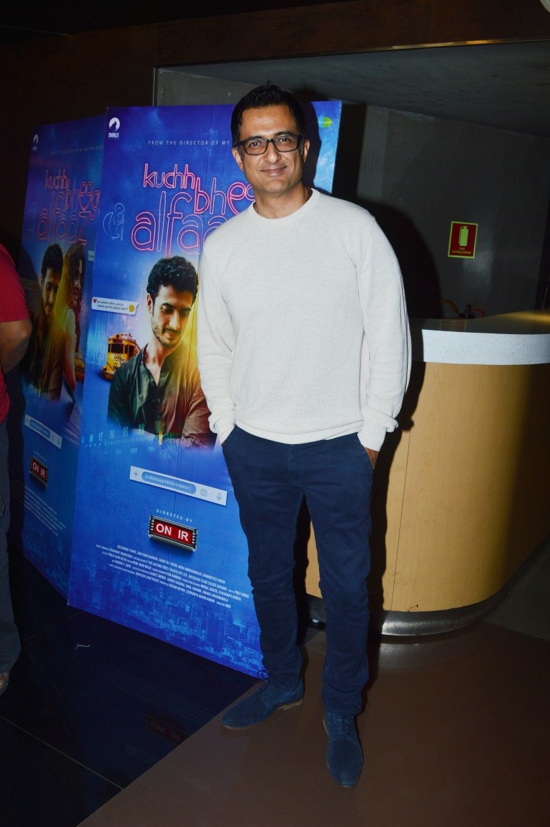 Sanjay Suri gets clicked on his arrival at Kuchh Bheege Alfaaz special screening. Swara Bhaskar,Sanjay Suri,Samir Soni,Padmavati Fame Anupriya Goenka,producers Ramesh Taurani,Vikas Gupta,Kuchh Bheege Alfaaz,Kuchh Bheege Alfaaz special screening,Kuchh Bheege Alfaaz special screening pics,Kuchh Bheege Alfaaz special screening images,Kuch