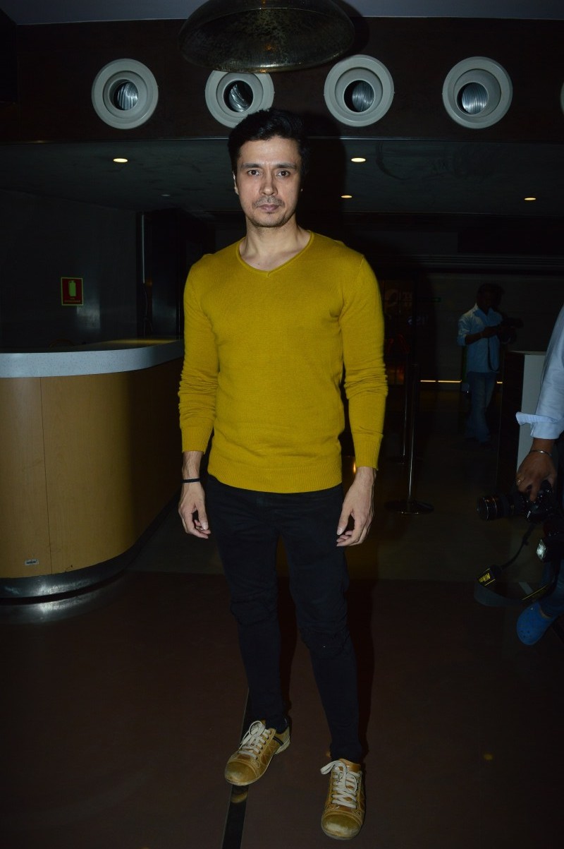 Darshan Kumar gets clicked on his arrival at Kuchh Bheege Alfaaz special screening. Swara Bhaskar,Sanjay Suri,Samir Soni,Padmavati Fame Anupriya Goenka,producers Ramesh Taurani,Vikas Gupta,Kuchh Bheege Alfaaz,Kuchh Bheege Alfaaz special screening,Kuchh Bheege Alfaaz special screening pics,Kuchh Bheege Alfaaz special screening images,Kuch