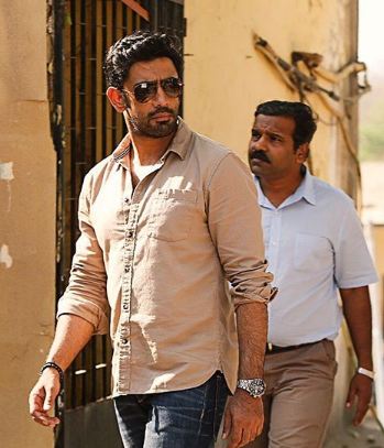 Director, Mayank Sharma was amazed after looking at Amit's sheer dedication towards his character. Breathe also stars R Madhavan and Sapna Pabbi in lead roles. Amit Sadh,Amit Sadh drinks,Breathe