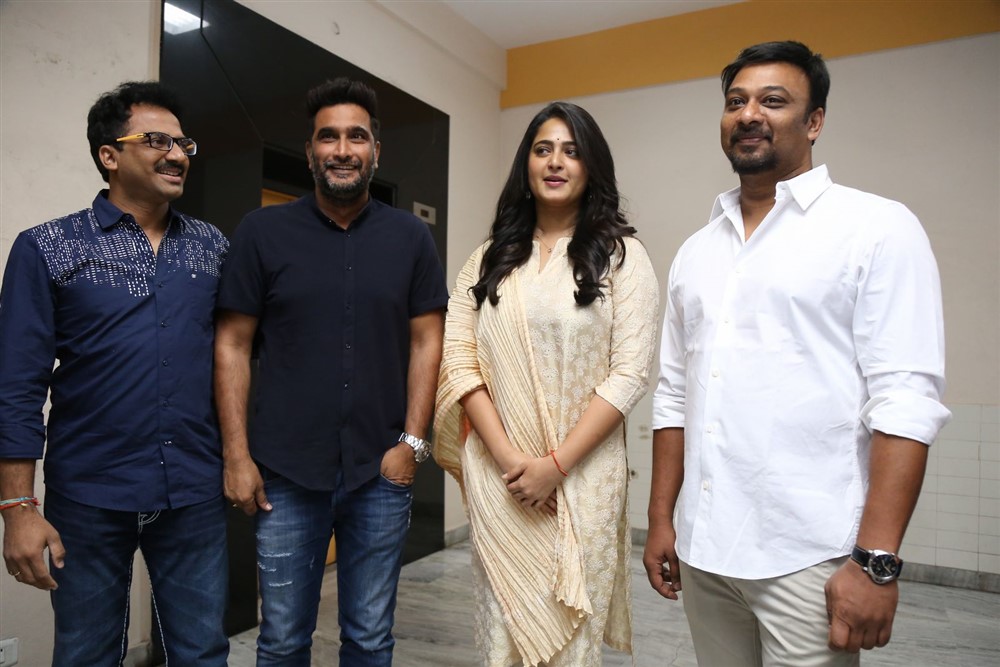 G Ashok, Anushka Shetty, Vamsi Promod at Bhaagamathie success meet Anushka Shetty,G Ashok,S Thaman,Dil Raju,Bhaagamathie success meet,Bhaagamathie,Bhaagamathie success meet pics,Bhaagamathie success meet images,Bhaagamathie success meet stills,Bhaagamathie success meet pictures,Bhaagamathie success meet photos