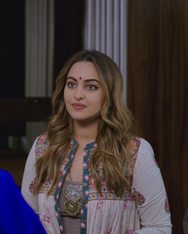 Actor Sonakshi Sinha is known to be able to pull off any look, be it the ultra-modern or the conventional. She began with the desi village belle in her debut film ‘Dabangg’ but has since been seen in various avatars in her films. 'Welcome To New York' which releases on February 23rd, 2018 and has been creating a storm on the internet ever since its poster launch with its hilarious punches has Sonakshi playing a Gujarati fashion designer, Jinal Patel in the film. The look is very different and Sonakshi has always been able to carry it off. Sonakshi Sinha,actress Sonakshi Sinha,Sonakshi Sinha look in Welcome to New York,Welcome to New York,Welcome to New York first look,Welcome to New York poster