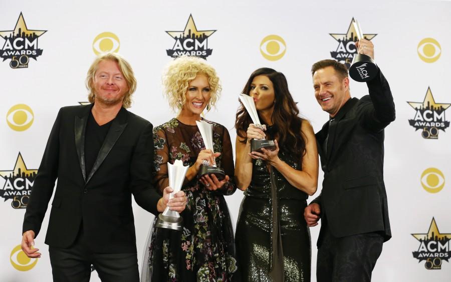 Little Big Town poses backstage with their Vocal Group of the Year award ACM awards 2015,Annual Academy of Country Music Awards,Taylor Swift,Luke Bryan,Miranda Lambert,music awards,singers,19 April,photos
