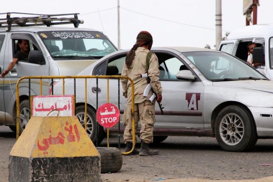 A southern Yemeni separatist fighter mans a checkpoint in the port city of Aden, Yemen January 31, 2018. Yemen,Yemen separatists,Aden