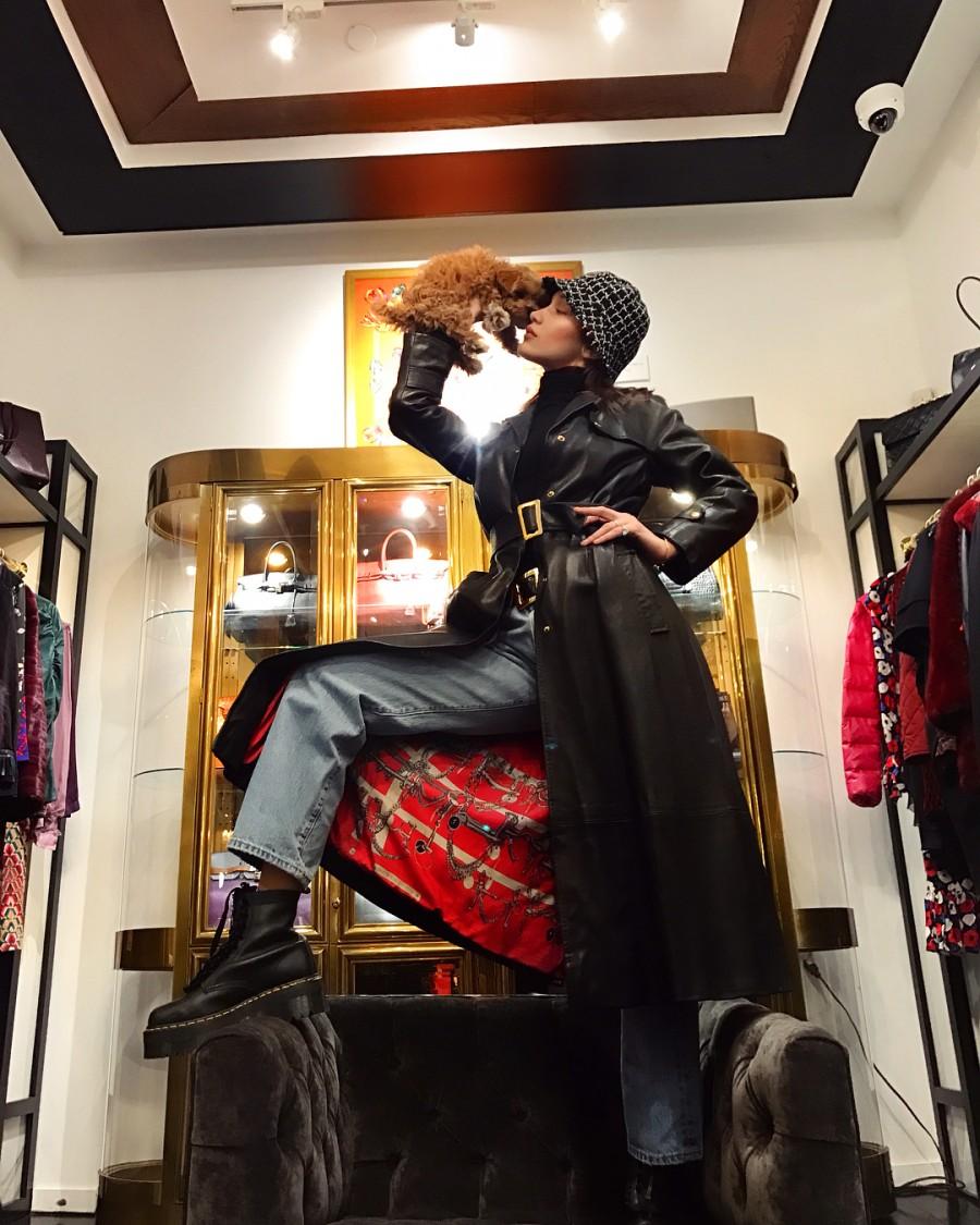 "Puppy's first day shopping," Cuttrell captioned the mirrored photograph of Hadid showing off a smile. Bella Hadid,Bella Hadid nude,bella hadid instagram,bella hadid naked,bella hadid sexy photo,Bella Hadid hot photos,Bella Hadid poses nude,Bella Hadid poses with dog