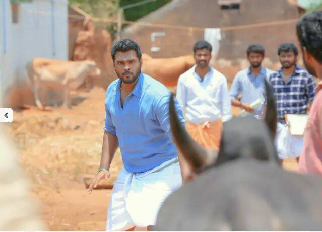 The film's soundtrack album and background score were composed by Santhosh Dhayanidhi. Shanmuga Pandian,Samuthirakani,Madura Veeran stills,Madura Veeran pics,Madura Veeran images,Madura Veeran pictures,Madura Veeran photos