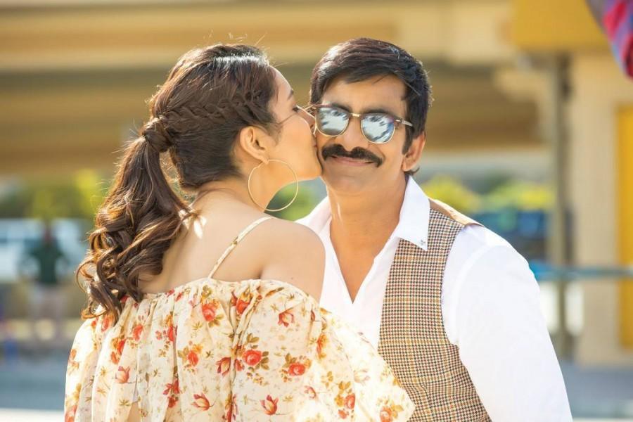 Touch Chesi Chudu is an upcoming Telugu movie starring Ravi Teja and Raashi Khanna in the lead role. Ravi Teja,Raashi Khanna,Touch Chesi Chudu movie stills,Touch Chesi Chudu,Touch Chesi Chudu movie pics,Touch Chesi Chudu movie images,Touch Chesi Chudu movie photos,Touch Chesi Chudu movie pictures