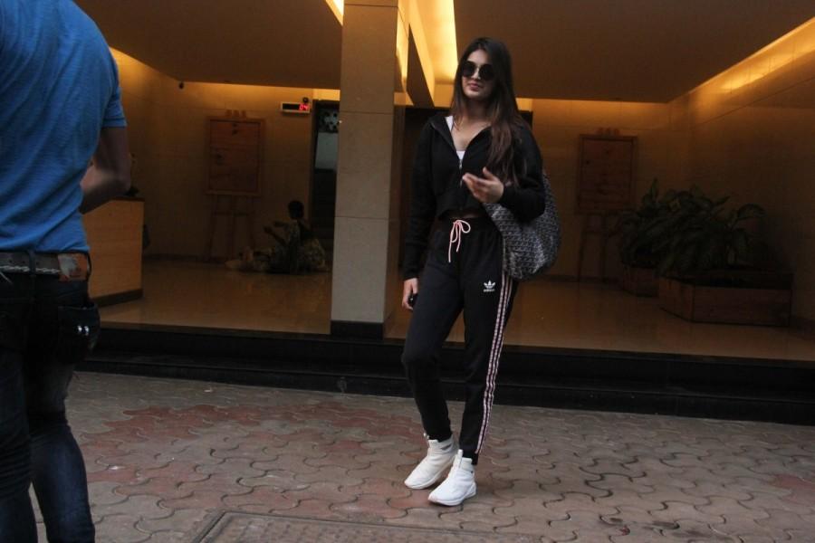 Bollywood actress Nidhhi Agerwal snapped at Bandra, Mumbai. Nidhhi Agerwal,actress Nidhhi Agerwal,Nidhhi Agerwal at Bandra,Nidhhi Agerwal new pics,Nidhhi Agerwal new images,Nidhhi Agerwal new stills,Nidhhi Agerwal new pictures,Nidhhi Agerwal new photos