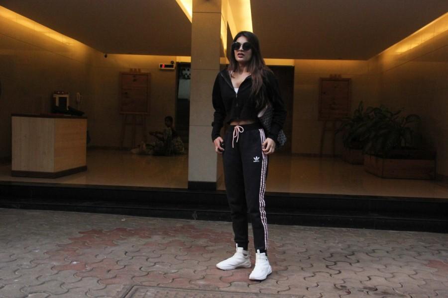 Nidhhi Agerwal spotted at Bandra, Mumbai. Nidhhi Agerwal,actress Nidhhi Agerwal,Nidhhi Agerwal at Bandra,Nidhhi Agerwal new pics,Nidhhi Agerwal new images,Nidhhi Agerwal new stills,Nidhhi Agerwal new pictures,Nidhhi Agerwal new photos