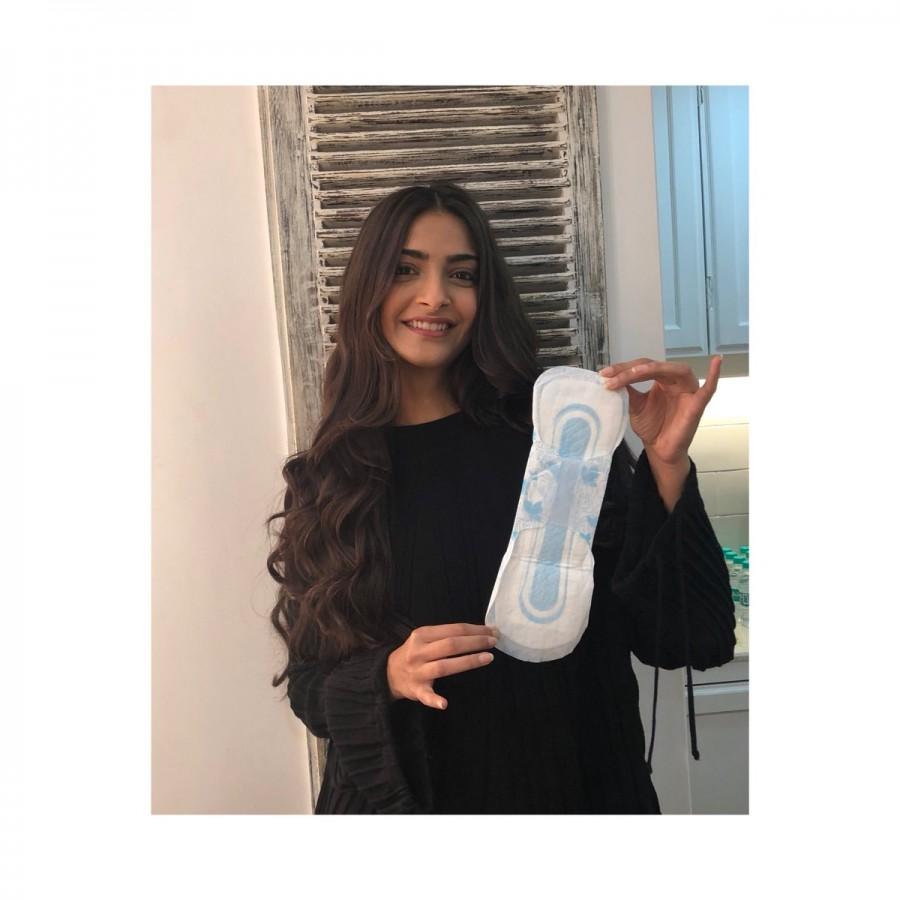 Sonam Kapoor shares her photo with a sanitary pad on Social media. Aamir Khan,Akshay Kumar,Sonam Kapoor,Radhika Apte,Alia Bhatt,PadMan challenge,PadMan,PadMan promotion,sanitary pad