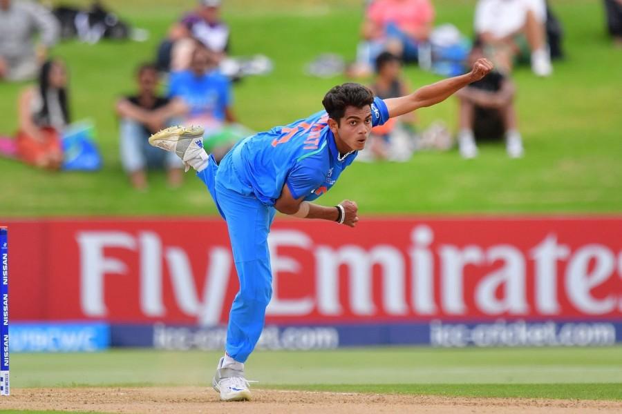 Merlo, however succumbed under the pressure of scoring quick runs, when he attempted a reverse sweep off Roy only to manage a top-edge for Shiva to grab at sweeper cover, even as Australia's hopes dashed after losing the last five wickets for just 33 runs. India restrict Australia,India vs Australia,ICC U-19 World Cup Final,U-19 World Cup Final,Ind vs Aus