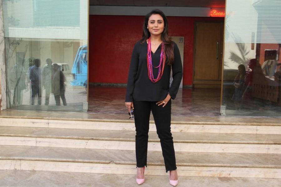 Rani Mukerji was recently seen at a promotional event of her film 'Hichki' and she looked damn pretty. Rani Mukerji,actress Rani Mukerji,Rani Mukerji promotes Hichki,Rani Mukerji promotes Hichki movie,Hichki movie,Hichki promotion,Hichki movie promotion