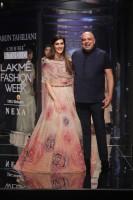 Kriti Sanon,Kriti Sanon bridal look,Kriti Sanon at LFW show,Kriti Sanon at Lakme Fashion Week,Lakme Fashion Week,Lakme Fashion Week 2018