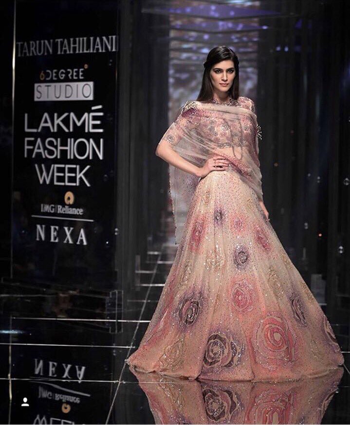 Tahiliani brought the romance and fantasy of florals and the cosmic stars along with an ethereal flavour of his signature, layered and weightless fashion for his "Tarakini" Spring/Summer 2018 collection. Kriti Sanon,Kriti Sanon bridal look,Kriti Sanon at LFW show,Kriti Sanon at Lakme Fashion Week,Lakme Fashion Week,Lakme Fashion Week 2018