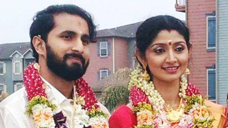 The marriage of actress Divya Unni and Arun Kumar was a private affair and it was attended by the couple family members and close friends. Divya Unni,Divya Unni and Arun Kumar,Divya Unni wedding,Divya Unni marriage,Divya Unni wedding pics,Divya Unni wedding images,Divya Unni wedding stills,Divya Unni wedding pictures,Divya Unni marriage,Divya Unni marriage pics,Divya Unni marriage images,Di