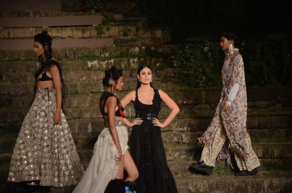 Bandra Fort turned out to be perfect venue for the finale presentation with Kareena, who was seen in the stunning black embroidered and glitzy dress adding more glamour to the entire presentation. Kareena Kapoor Khan,Kareena Kapoor Khan looks pristine,Kareena Kapoor Khan at LFW finale,LFW finale,Lakme Fashion Week,Lakme Fashion Week 2018