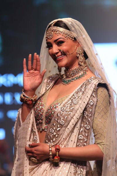Former beauty queen Sushmita Sen was a delight to watch when she regally floated down the ramp on "Umrao Jaan" hit song "In aankhon ki masti" wearing a lehenga, glittering choli and diaphanous dual dupattas by brand Kotwara by Meera and Muzaffar Ali at Lakme Fashion Week Summer/Resort 2018, here. Sushmita Sen,actress Sushmita Sen,hot Sushmita Sen,Sushmita Sen at LFW,Sushmita Sen at Lakme Fashion Week,Lakme Fashion Week