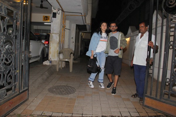 Actress Alia Bhatt spotted in Khar in Mumbai on February 4, 2018. Alia Bhatt,actress Alia Bhatt,Alia Bhatt at Khar,Alia Bhatt latest pics,Alia Bhatt latest images,Alia Bhatt latest stills,Alia Bhatt latest pictures,Alia Bhatt latest photos