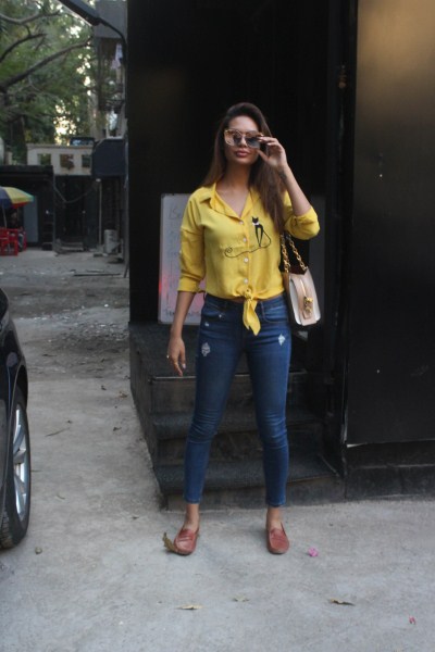 Esha Gupta was spotted after a beauty service at Tip & Teo salon on 5th February 2018 in Mumbai. Esha Gupta,Esha Gupta at Tip & Teo salon,Esha Gupta at salon,hot Esha Gupta,Esha Gupta latest pics,Esha Gupta latest images,Esha Gupta latest stills,Esha Gupta latest pictures,Esha Gupta latest photos