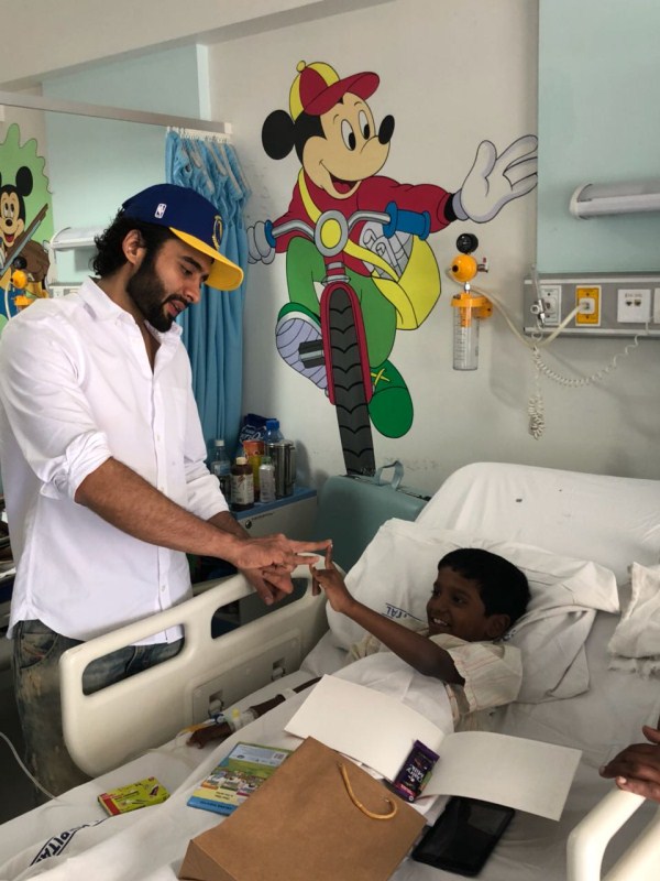 Jackky interacted with the kids at the hospital and played some games with them. It was really heartwarming to watch it. Jackky Bhagnani,actor Jackky Bhagnani,World Cancer Day,World Cancer Day 2018,Jackky Bhagnani at Tata Memorial Hospital