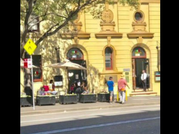 Aishwarya, Abhishek and Aaradhya are seen quietly enjoying their pizza in Australia. Abhishek Bachchan,Aishwarya Rai,Aaradhya,Aaradhya bachchan,Aishwarya Rai Bachchan
