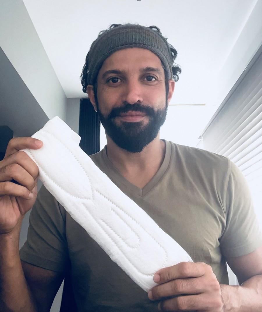 Farhan Akhtar shares his photo with a sanitary pad on Social media. Tiger Shroff,Karan Johar,Farhan Akhtar,Rahul Sharma,PadMan challenge,PadMan,Padman challenge