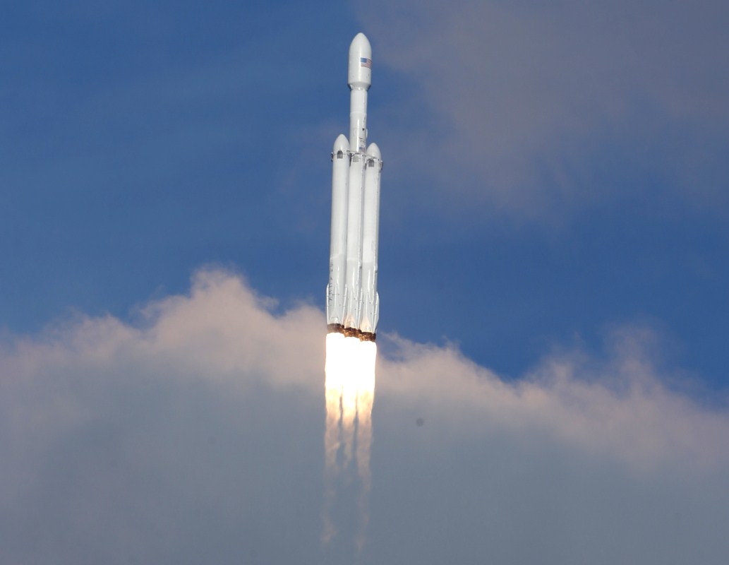 SpaceX's Falcon Heavy Rocket Soars In Debut Test Launch From Florida ...