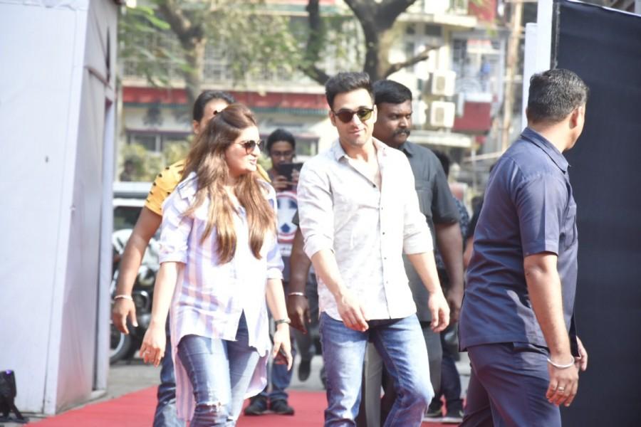 Produced by Priya Sreedharan, Ritesh Sidhwani and Farhan Akhtar, the story promises to make you wonder about people’s ‘real’ faces. Pulkit Samrat,Richa Chadha,Ritesh Sidhwani,Priya Shreedharan,3 Storeys trailer,3 Storeys trailer launch,3 Storeys trailer launch pics,3 Storeys trailer launch images,3 Storeys trailer launch stills,3 Storeys trailer launch pictures,3 Storeys trailer launc