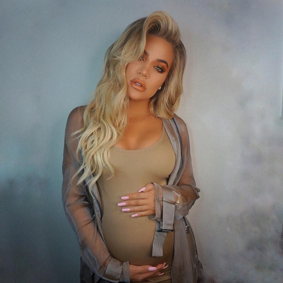 But before their sibling meeting, the pregnant "Keeping Up with the Kardashians" reality star had a glamorous mini photo shoot, reports people.com. "Another day another slay," make-up artist Hrush Achemyan and hairstylist Andrew Fitzsimons captioned the same portrait of Khloé cradling her baby bump. Khloé Kardashian,Khloe Kardashian pregnant,Khloé Kardashian baby bump,Khloé Kardashian baby bump pics,Khloé Kardashian baby bump images,Khloé Kardashian baby bump stills,Khloé Kardashian baby bump pictures,Khloé Kardashian baby bump photos