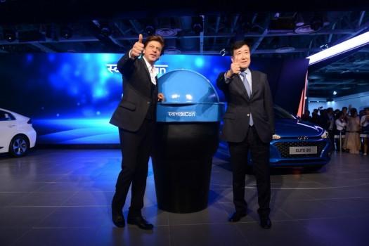Superstar Shah Rukh Khan on Thursday showed support for Prime Minister Narendra Modi's Swachh Bharat Abhiyan by unveiling 'Swachh Can', a portable bin for users of Hyundai cars.