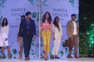 Esha Gupta and Ali Fazal,Esha Gupta,Ali Fazal,Esha Gupta ramp walk