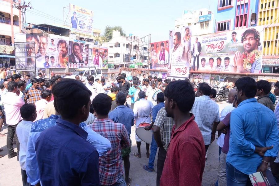 Fans are going crazy for Mohan Babu's Gayatri in a Tirupati theater. Gayatri mania,Gayatri movie mania,Mohan Babu,Mohan Babu fans