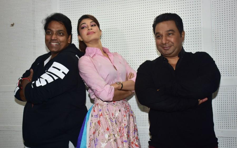 The actress wrapped shooting for the iconic song and addressed the media post her shooting scheduling. Accompanied by Baaghi 2 director Ahmed Khan and choreographer Ganesh Acharya, Jacqueline Fernandez explained that the team was not trying to recreate or match Madhuri Dixit's rendition, but theirs is a tribute to the dancing sensation. Jacqueline Fernandez,actress Jacqueline Fernandez,Ek do Teen,Ek do Teen wraps up,Madhuri Dixit