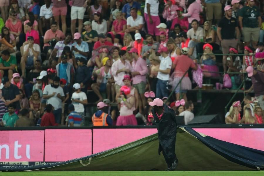The match was interrupted by rain and inclement weather on more than one occasion which saw the target being reduced to 202 runs off 28 overs for South Africa. The Indian bowlers dominated South African batsmen in the initial stages. With their top four batsmen back in the pavilion by the 17th over with just 102 runs on the board, the Proteas seemed to have lost their way and headed for certain defeat. When David Miller was bowled while trying to hit an incoming delivery from leg-spinner Yuzvendra Chahal, the visitors must have thought that the match was as good as in the bag. India vs South Africa,India vs South Africa,4th ODI,India vs SA