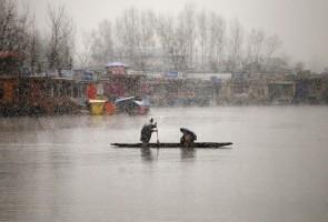 Kashmir,Kashmir snowfall,Kashmir snowfall pics,Kashmir snowfall images,Kashmir snowfall stills,Kashmir snowfall pictures,Kashmir snowfall photos