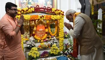 Narendra Modi,Narendra Modi at Shiva temple,Narendra Modi in Muscat,PM Narendra Modi