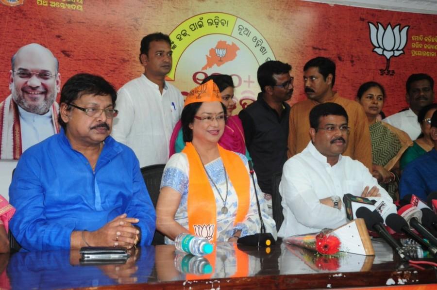 Veteran Odia actress Mahasweta Ray on Monday joined the opposition BJP in the presence of Union Petroleum Minister Dharmendra Pradhan here. Ray is one of the most acclaimed actors in the state and has worked in over 80 films in Odia and other languages. Veteran Odia actress Mahasweta Ray,Mahasweta Ray,actress Mahasweta Ray,Mahasweta Ray joins BJP,Dharmendra Pradhan