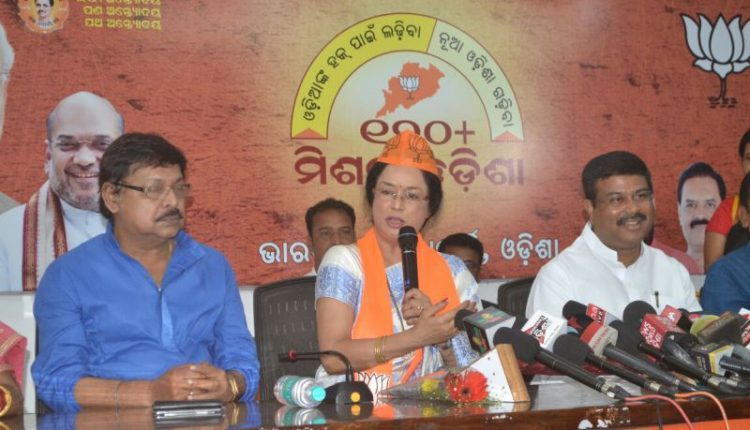Earlier, several Ollywood actors, including Sritam Das, Pinky Pradhan, Harihar Mohapatra, and Ajit Das had joined the party. Veteran Odia actress Mahasweta Ray,Mahasweta Ray,actress Mahasweta Ray,Mahasweta Ray joins BJP,Dharmendra Pradhan