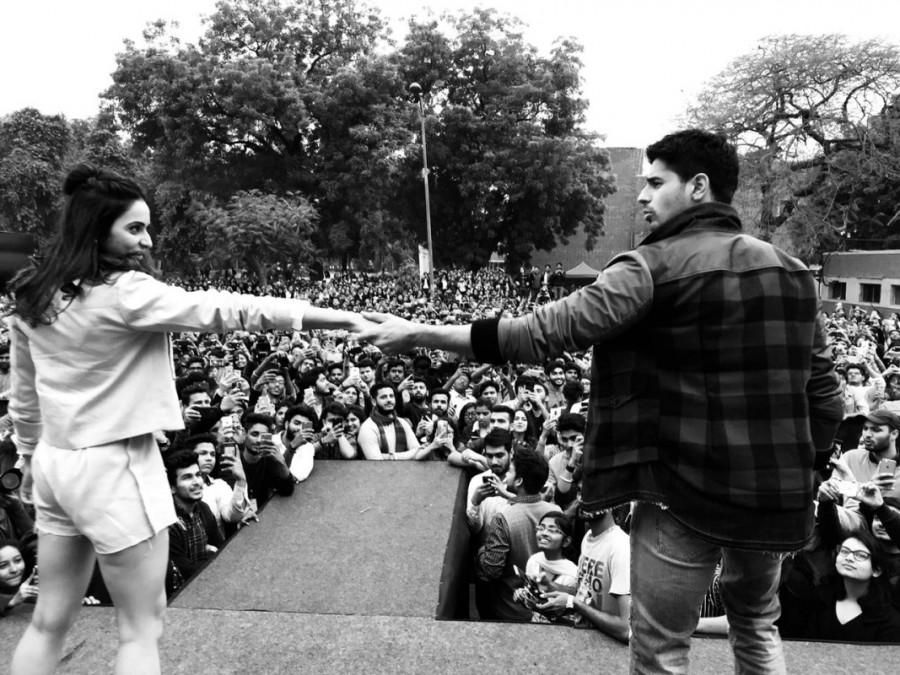 Ahead of the film's release, team Aiyaary visited Delhi University's Shri Ram College of Commerce for the film's promotions. Sidharth Malhotra, Manoj Bajpayee, Rakulpreet Singh were at their coolest best as there were seen indulging in an energetic performance amidst the college students. Sidharth Malhotra,Manoj Bajpayee,Rakulpreet Singh,Neeraj Pandey,SRCC college