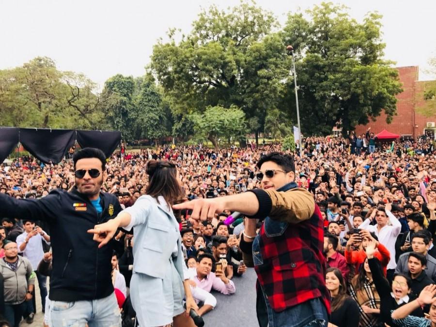 Starring Manoj Bajpayee and Sidharth Malhotra as the mentor and protege, 'Aiyaary' also stars Anupam Kher, Naseeruddin Shah, Rakul Preet Singh, Pooja Chopra in pivotal roles. Sidharth Malhotra,Manoj Bajpayee,Rakulpreet Singh,Neeraj Pandey,SRCC college