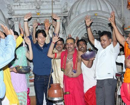 Tiger Shroff has unshakable faith in Lord Shiva. Before any auspicious event in his life, Tiger Shroff seeks blessings from Lord Shiva.He has always been worshipping the Lord and attributes his strength and power to Lord Shiva.The actor even keeps a fast on Mahashivratri.