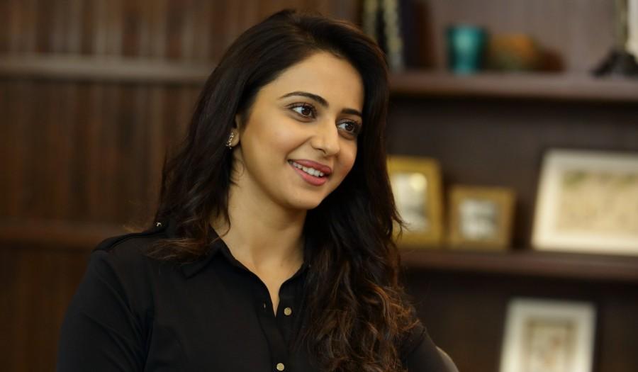 Check out latest photos of Bollywood movie Aiyaary, Sidharth Malhotra,Manoj Bajpayee,Rakul Preet,rakul preet singh,Aiyaary movie stills,Aiyaary movie pics,Aiyaary,bollywood movie Aiyaary,bollywood movie stills,bollywood movie pics