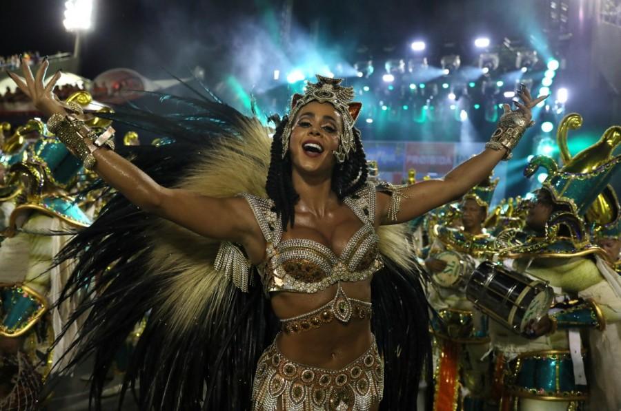Drum queen Flavia Lyra from Imperatriz samba school performs during the second night of the Carnival parade at the Sambadrome in Rio de Janeiro. Famous Carnival,Carnival in Brazil,Sabrina Sato,Famous Carnival pics,Famous Carnival images