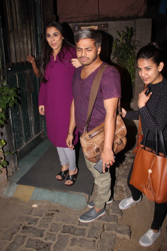 Vidya Balan spotted in Pali Village cafe at Bandra - Photos,Images ...