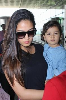 Mira Rajput with her cute daughter Misha Kapoor clicked at Mumbai airport on 15 February 2018.
