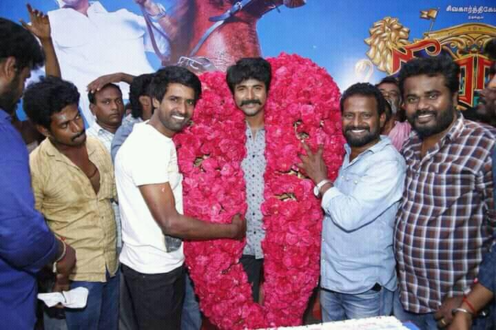 Sivakarthikeyan birthday celebration at Seema Raja shooting spot ...