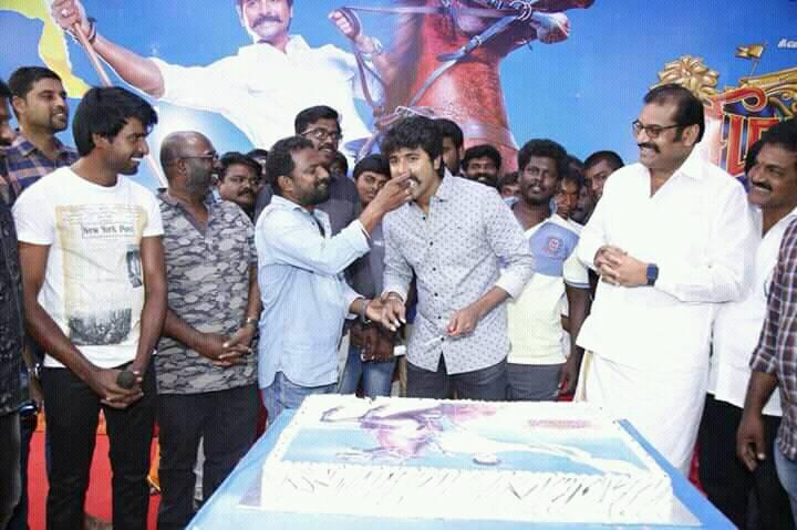 South Indian actor Sivakarthikeyan celebrates his at Seema Raja shooting spot. Sivakarthikeyan,Sivakarthikeyan birthday,Sivakarthikeyan birthday celebration,Seema Raja,Seema Raja poster,Seema Raja wallpaper